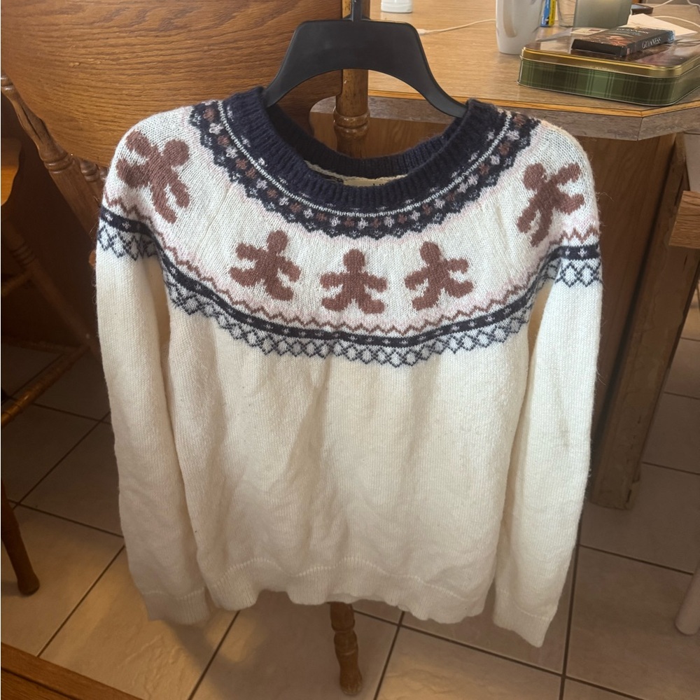 Cozy White Sweater with Patterned Design